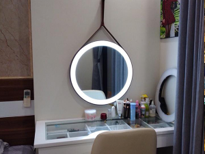 gương trang điểm treo tường