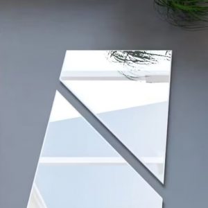 Gương dán tường gồm hai mảnh kính ghép lại độc đáo mã DT01