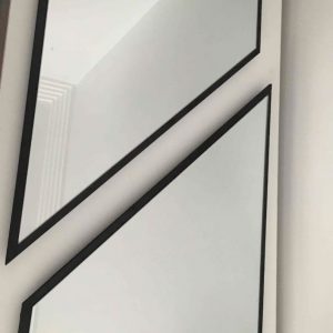 Gương dán tường gồm hai mảnh kính ghép lại độc đáo mã DT01
