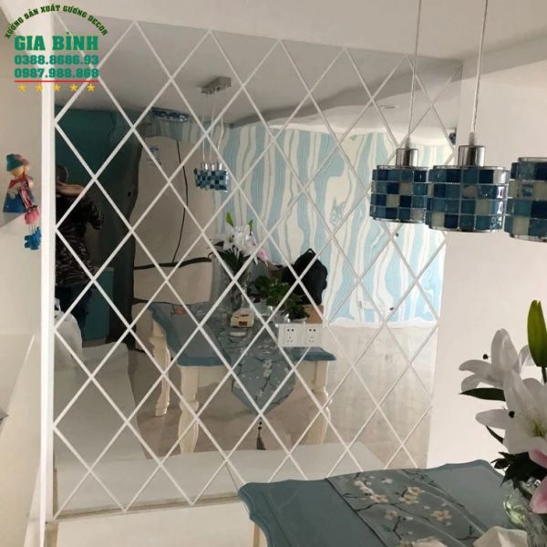 Gương dán tường Acrylic 3D hình thoi đơn giản mã DT05