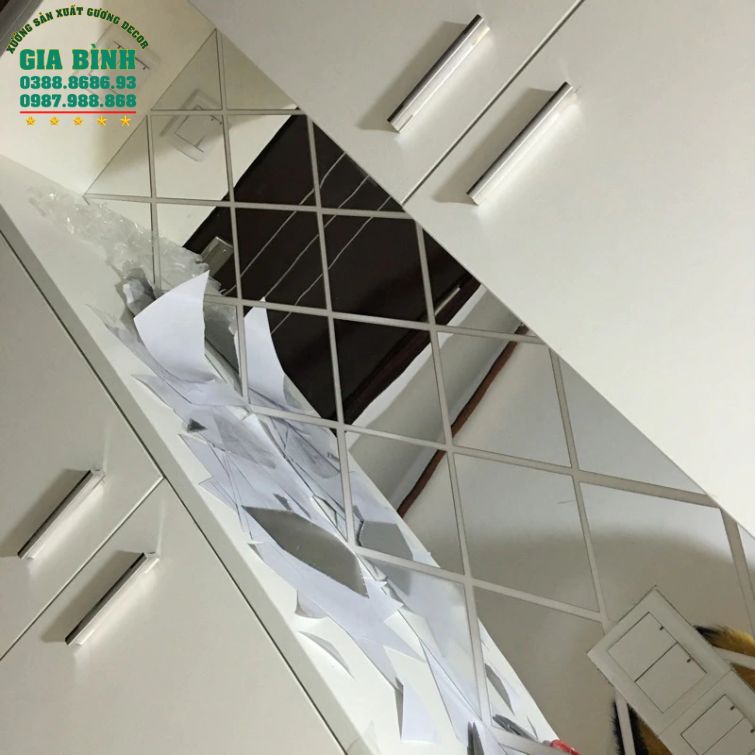 Gương dán tường Acrylic 3D hình thoi đơn giản mã DT05